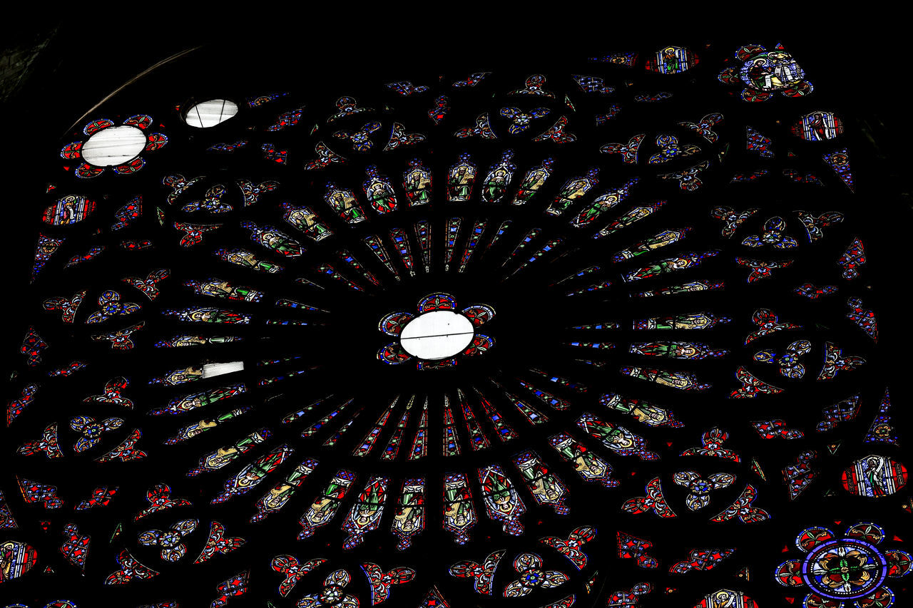 LOW ANGLE VIEW OF ILLUMINATED CEILING AT TEMPLE