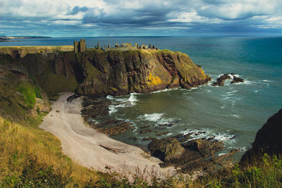 Dunnotar castle in stonhaven with views from afar