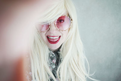 Portrait of happy young woman wearing sunglasses