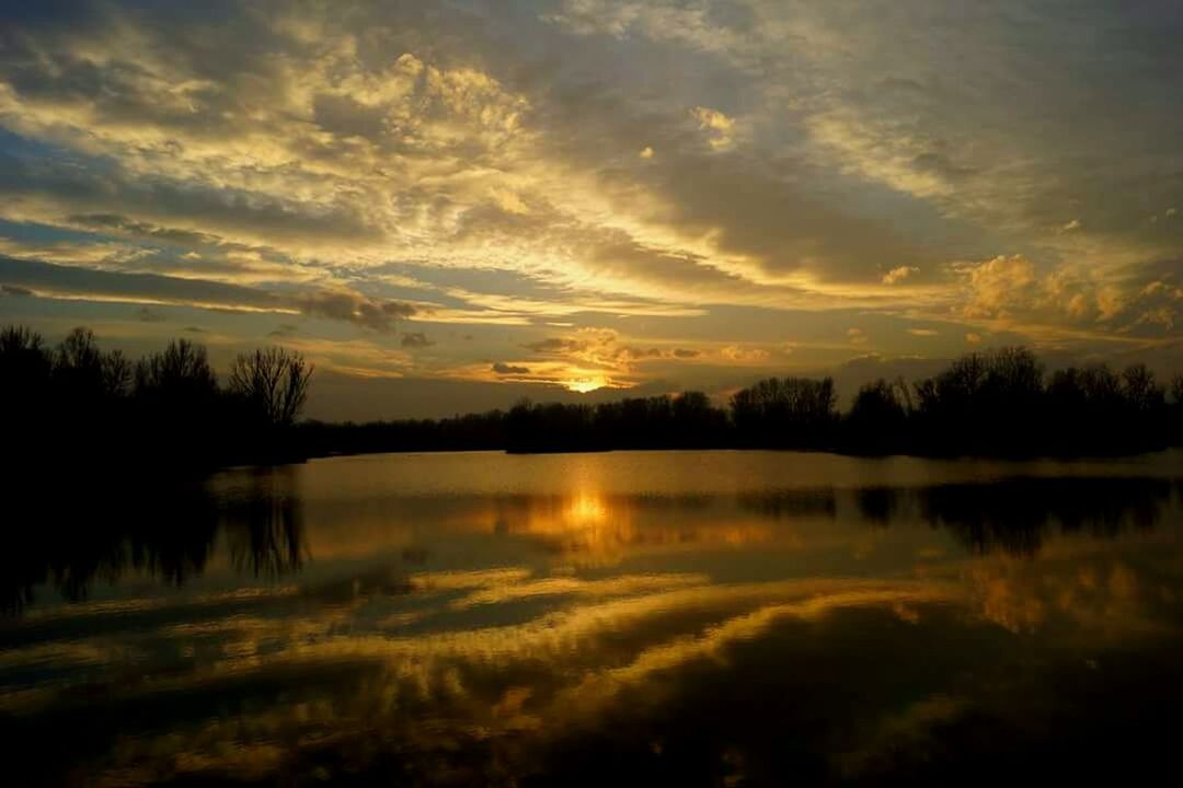 reflection, sunset, water, tranquil scene, lake, tranquility, scenics, beauty in nature, sky, waterfront, silhouette, nature, idyllic, cloud - sky, tree, standing water, calm, cloud, orange color, outdoors