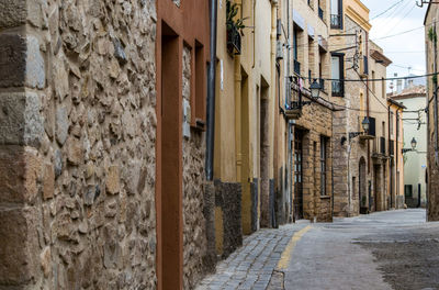 Narrow street between buildings, montblanc. 