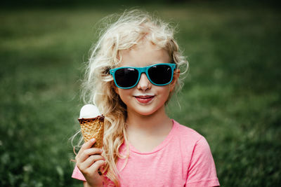 Portrait of smiling woman wearing sunglasses