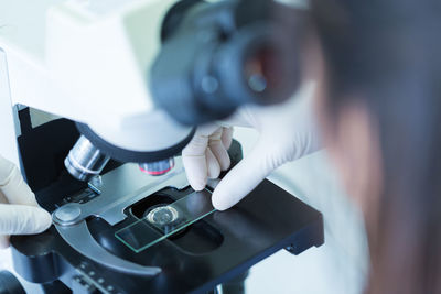 Cropped hand of woman working in laboratory 