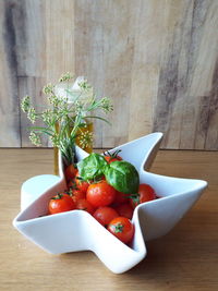 Close-up of fresh salad in bowl on table