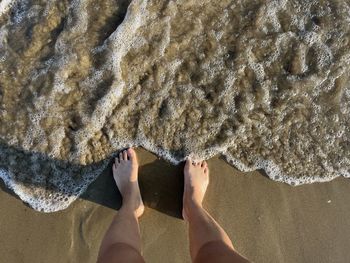 Bare feet on the beach, women feet on beach 