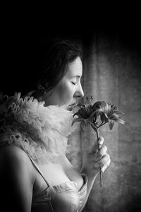 Portrait of beautiful woman smelling a bouquet of lilies v