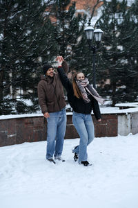 Winter date ideas to cozy up. cheap first-date ideas for winter love dating outdoors. cold season