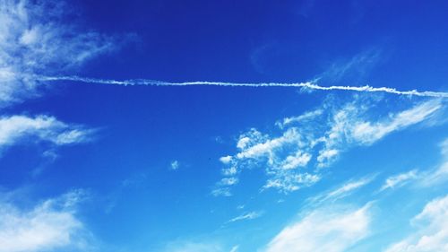 Low angle view of vapor trail in sky
