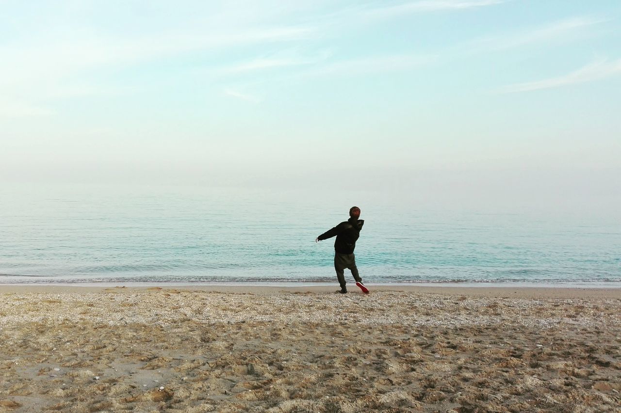 sea, beach, full length, water, horizon over water, shore, sky, tranquility, sand, tranquil scene, scenics, leisure activity, rear view, lifestyles, beauty in nature, nature, standing, walking