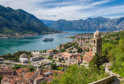 Aerial view of townscape against river and mountains