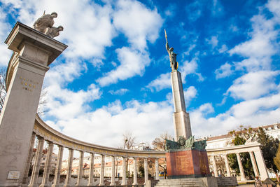 Monument to the heroes of the red army or soviet war memorial located at schwarzenbergplatz