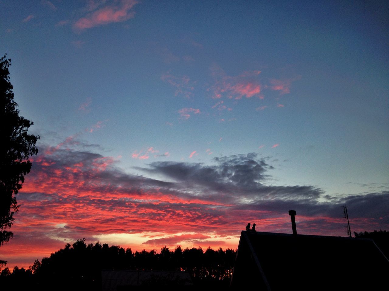 silhouette, sunset, sky, scenics, beauty in nature, cloud - sky, tranquil scene, tranquility, low angle view, dusk, nature, tree, orange color, cloud, built structure, dramatic sky, idyllic, building exterior, dark, outdoors