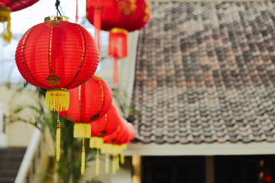 Lined up chinese red lanterns.