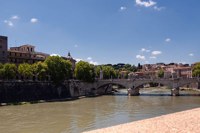 Ponte sant angelo over river against sky