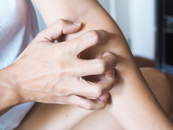 Close-up of woman hand