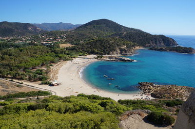 Aerial view of sea and mountains against sky on sunny day