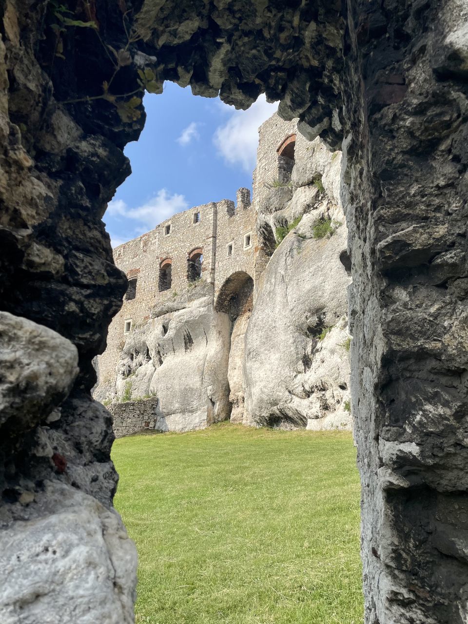 Architecture History The Past Built Structure Ruins Ancient Old Ruin Travel Destinations Nature Rock Grass Arch Building Exterior Travel Day Sky Ancient History No People Tourism Plant