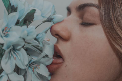 Close-up portrait of young woman