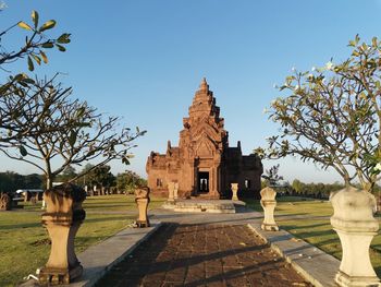 View of statue against clear sky