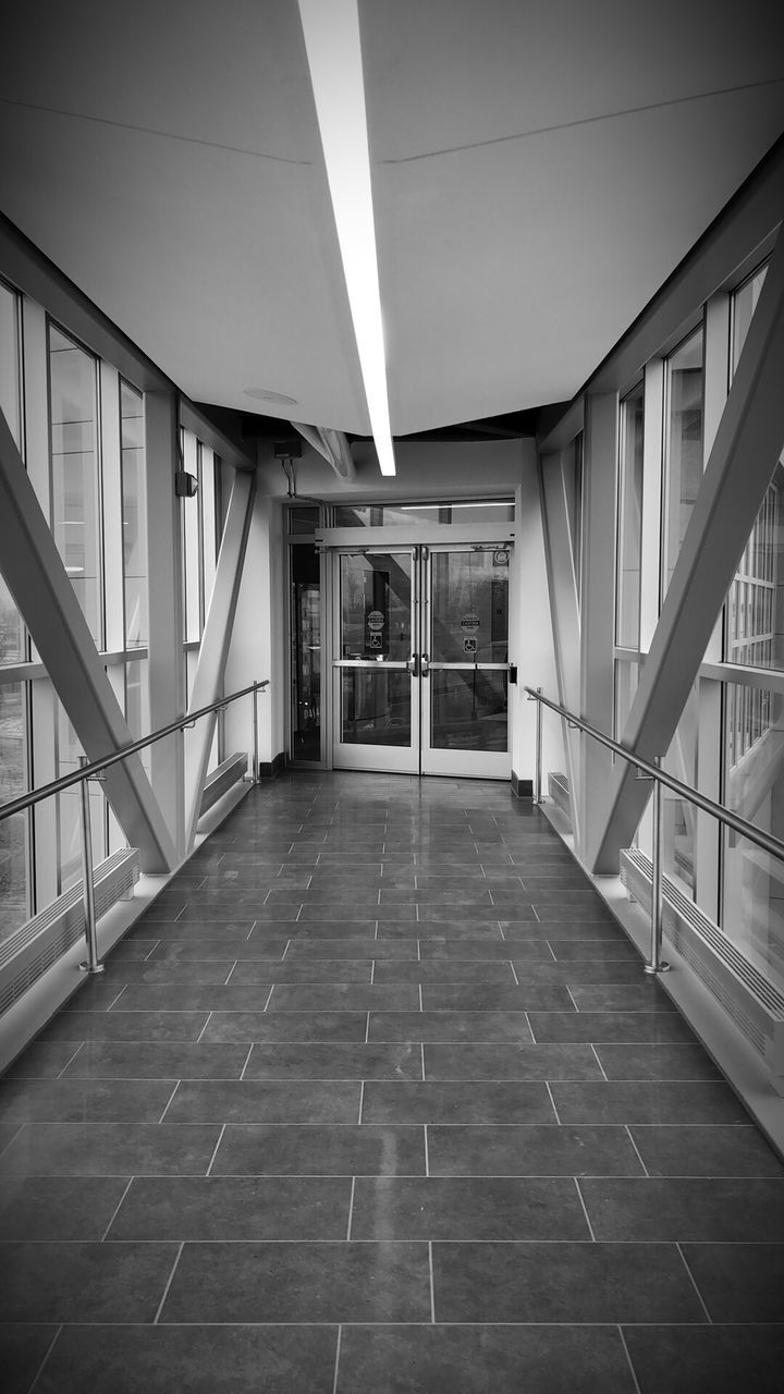 VIEW OF EMPTY CORRIDOR OF BUILDING