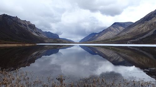 Panoramic view of lake and mountains against sky