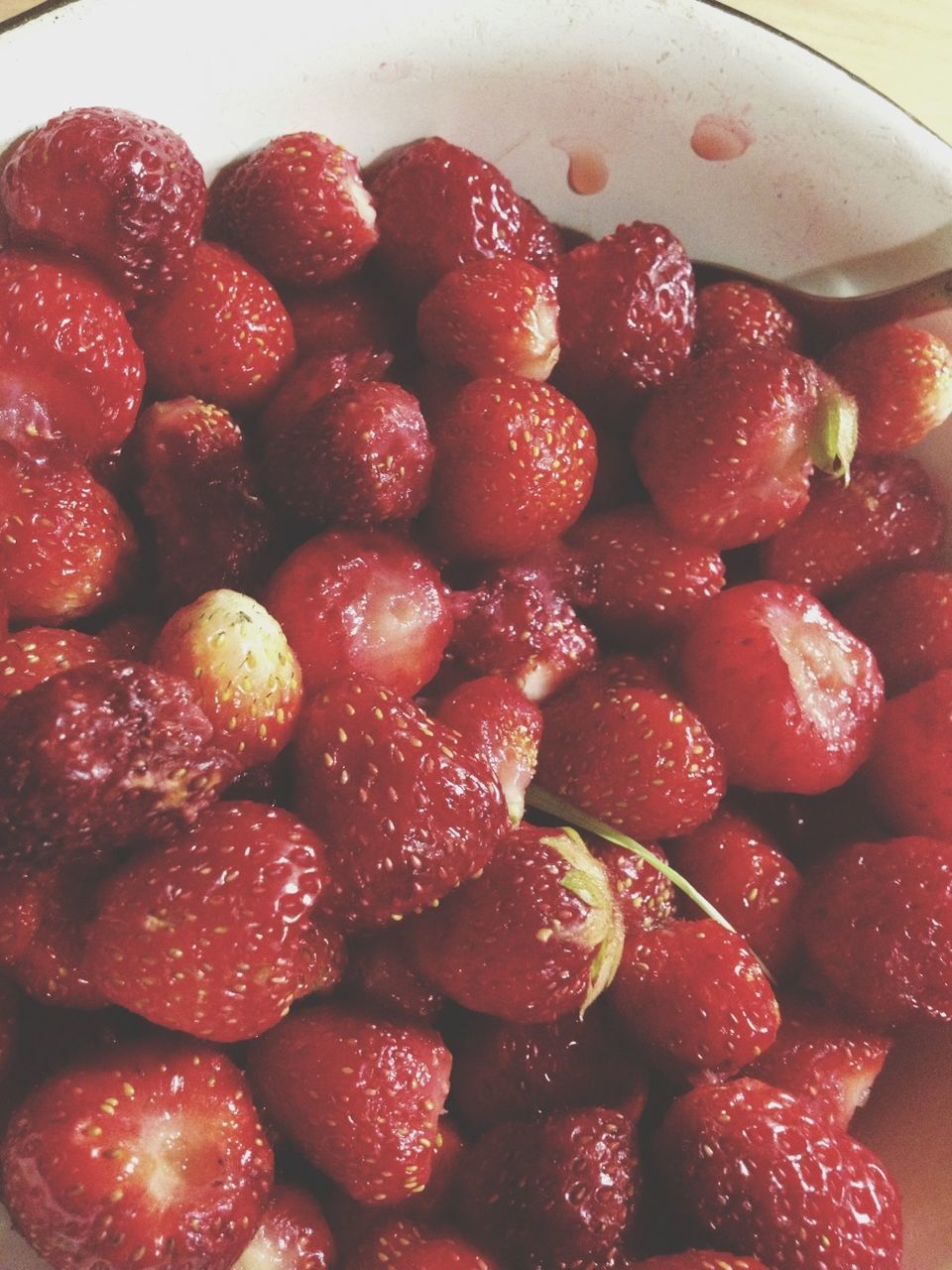 food and drink, food, red, fruit, freshness, healthy eating, strawberry, indoors, berry fruit, close-up, raspberry, still life, juicy, berry, bowl, ripe, high angle view, ready-to-eat, organic, abundance