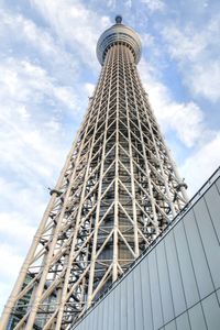 Low angle view of skyscraper against sky