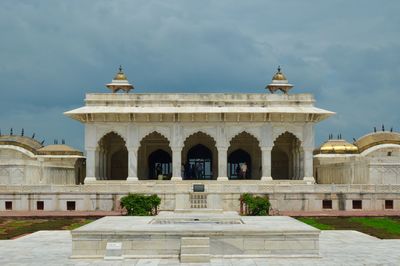 Facade of shah jahani mahal against sky at agra