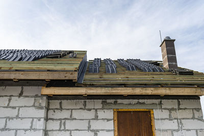 Roof ceramic tile arranged in packets on the roof on roof battens. laying tiles on a boarded roof.