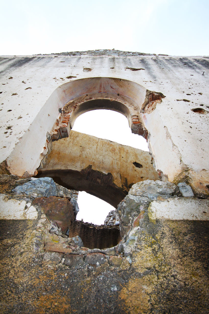 LOW ANGLE VIEW OF OLD ABANDONED BUILT STRUCTURE AGAINST SKY