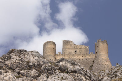 Low angle view of historic building of calascio against sky