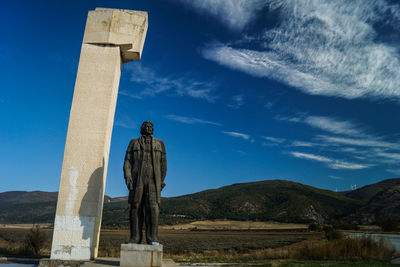 Statue against sky