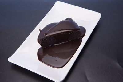 Close-up of chocolate cake in plate on table