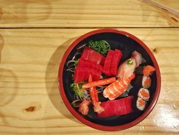 Close-up of salad in bowl on table