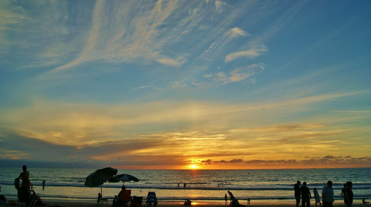 sea, horizon over water, sunset, water, beach, sky, scenics, beauty in nature, silhouette, tranquil scene, shore, tranquility, nature, idyllic, orange color, sun, large group of people, vacations, cloud - sky