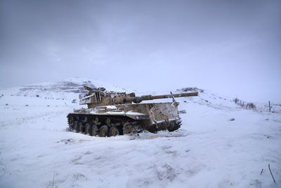 A tank in the snow at the border of syria and israel