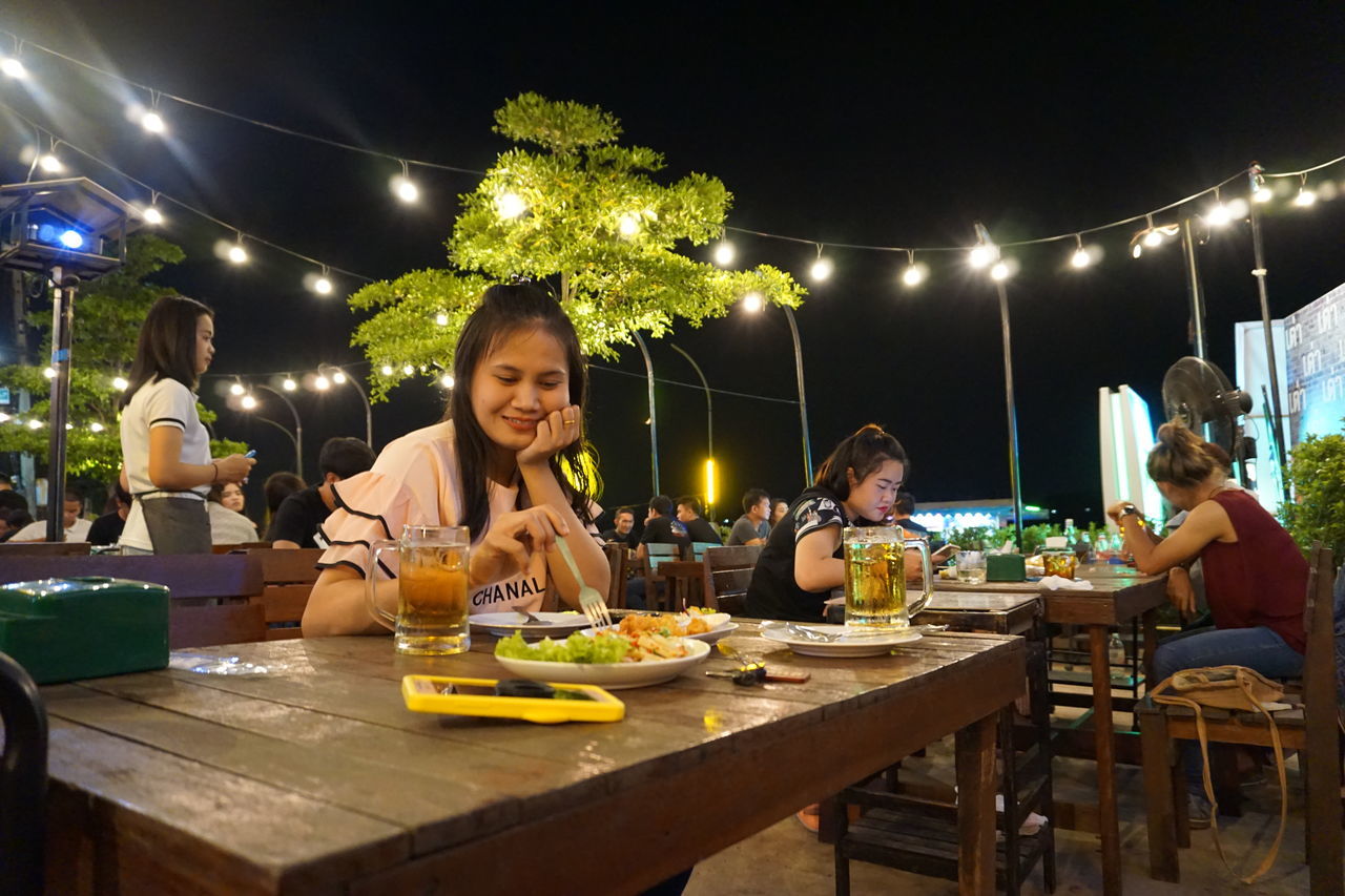 GROUP OF PEOPLE EATING FOOD