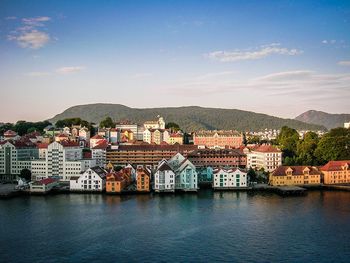 River by buildings in town against sky