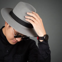 Portrait of man wearing sunglasses hat