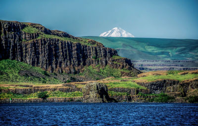 Scenic view of columbia river gorge