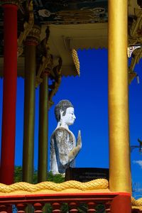 Statue of buddha against temple