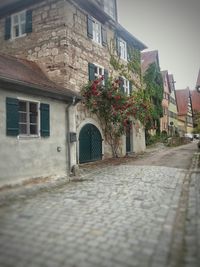 Narrow walkway along buildings