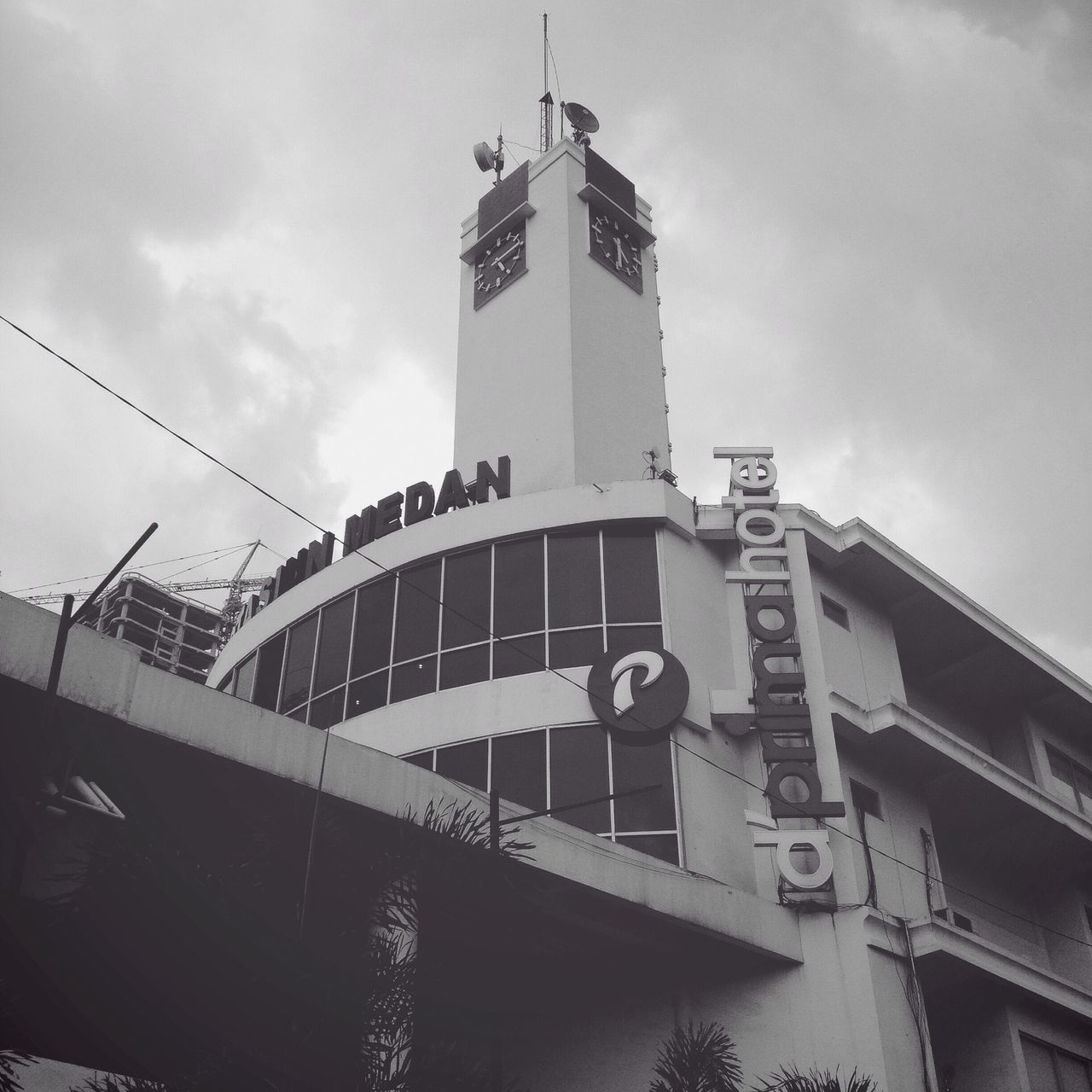 architecture, built structure, building exterior, low angle view, sky, cloud - sky, cloudy, cloud, tower, day, outdoors, no people, city, building, travel destinations, railing, connection, clock tower, exterior, tall - high