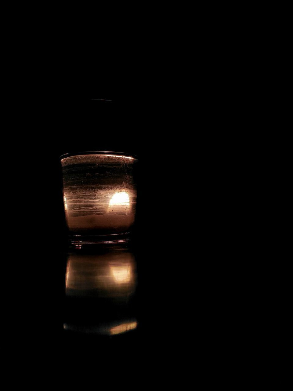 CLOSE-UP OF ILLUMINATED ELECTRIC LAMP ON TABLE