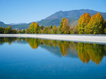 Qingxi reservoir with autumn leaves in lijiang, yunnan, china