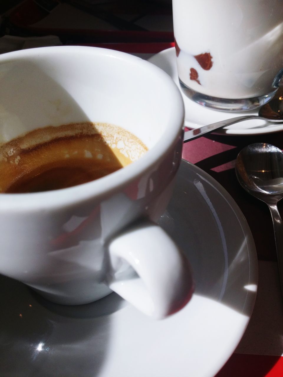 CLOSE-UP OF COFFEE CUP WITH COFFEE CUP