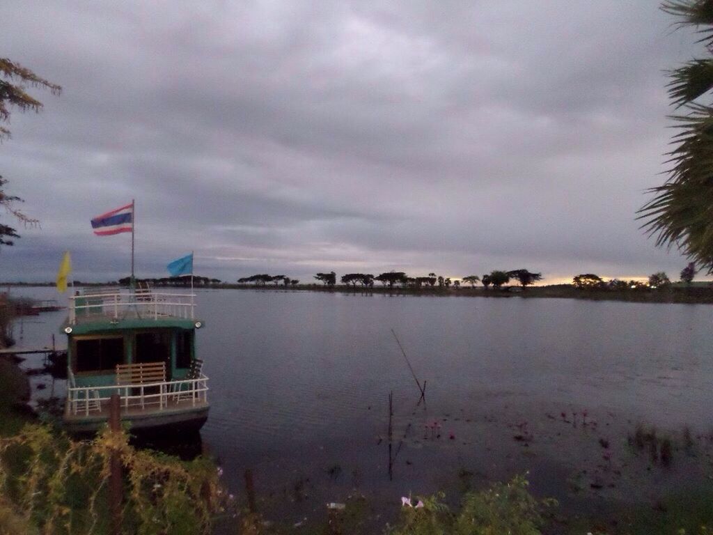 water, sky, cloud - sky, building exterior, built structure, lake, cloudy, architecture, tranquil scene, tranquility, scenics, nature, cloud, sea, beauty in nature, house, weather, reflection, river, overcast