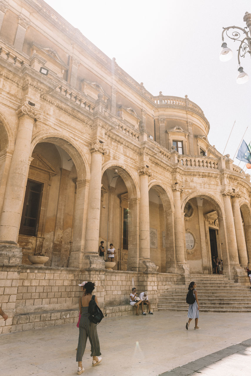 PEOPLE AT HISTORICAL BUILDING