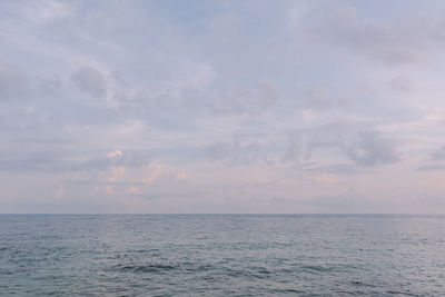 Ocean horizon evening beach side view