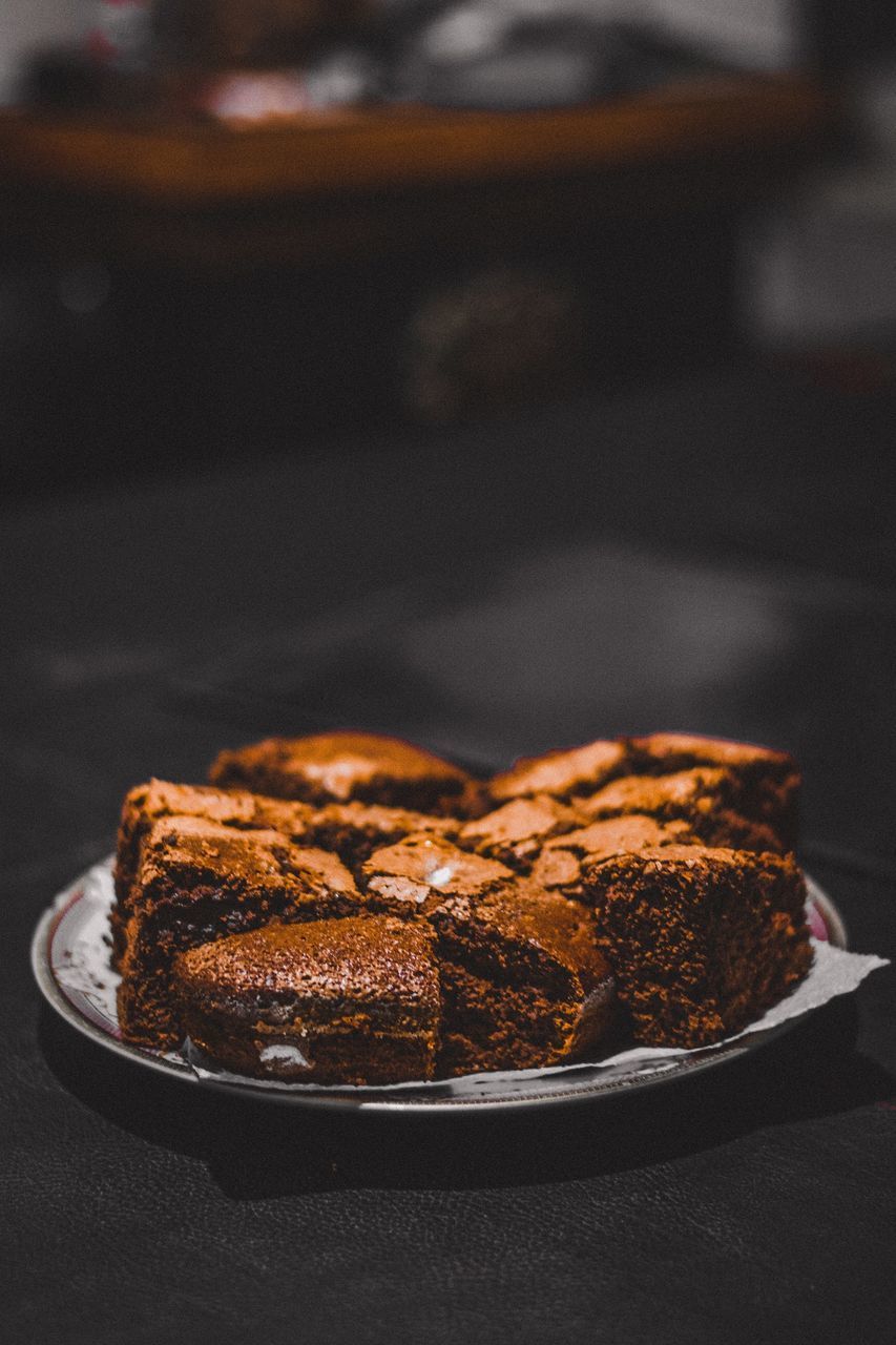 CLOSE-UP OF CAKE IN PLATE